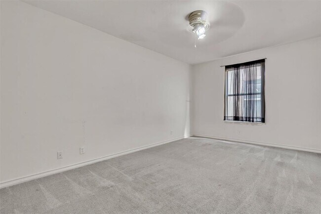 Building Photo - 112 Sandstone Dr