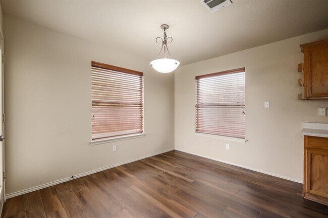 Building Photo - 1036 Doras Dr