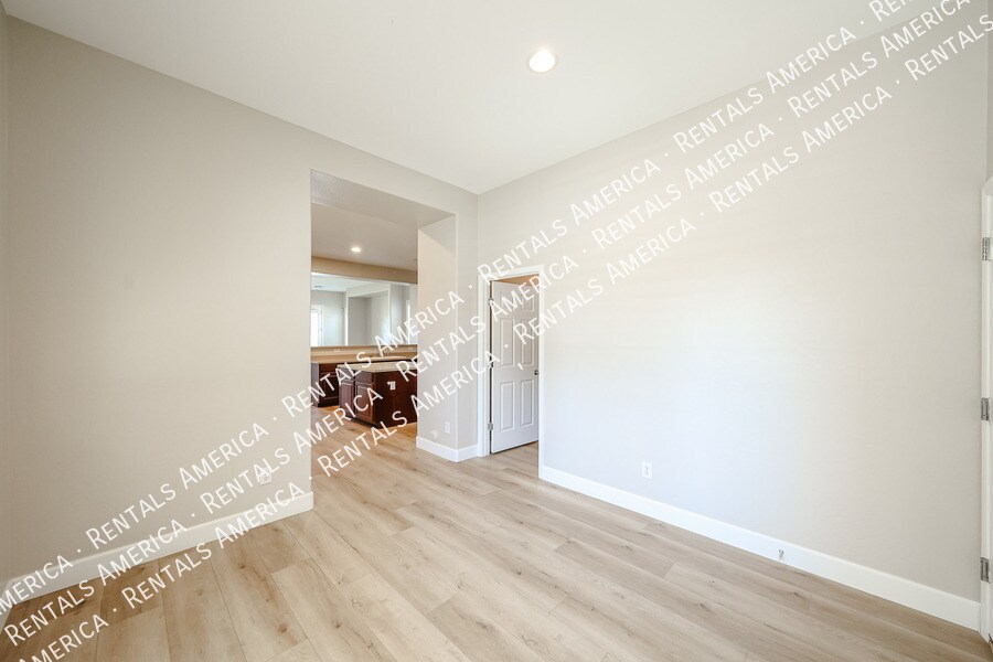 Building Photo - 18676 E Braeburn Ln
