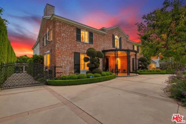 Building Photo - 516 S Rimpau Blvd