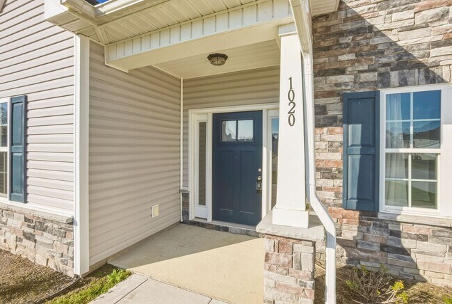 Building Photo - 5 bedroom waterfront property