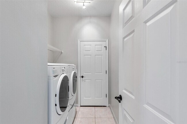 Building Photo - 2997 Cedar Gln Pl