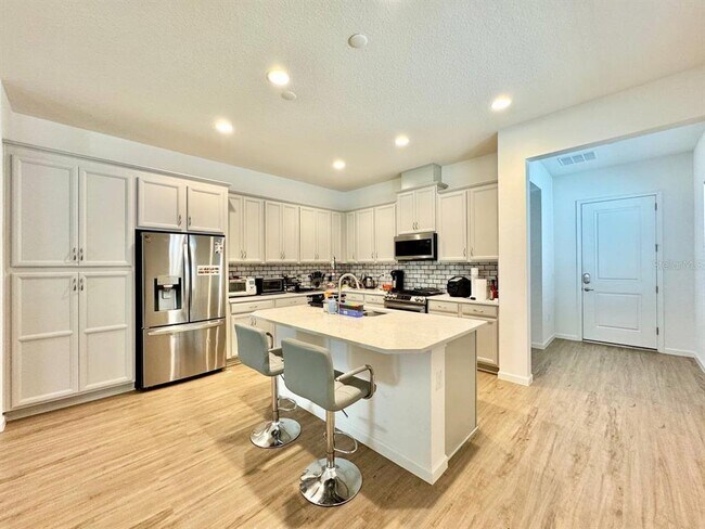 Building Photo - 827 Winterside Dr