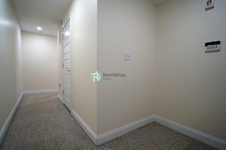 Building Photo - 53 Ashford St