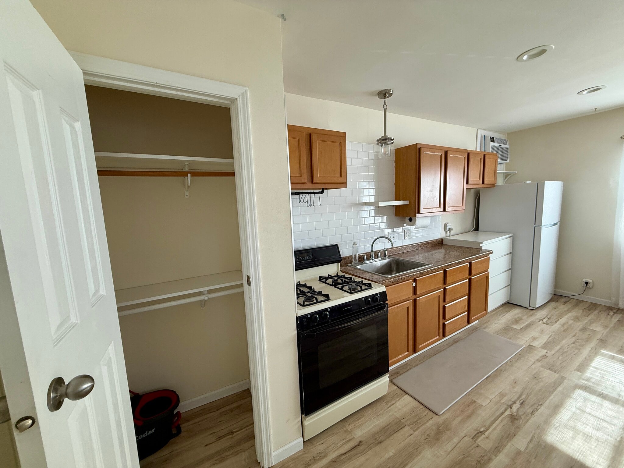 Building Photo - 7215 University Ave