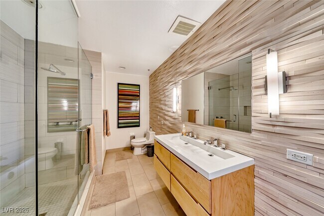 Building Photo - 4525 Dean Martin Dr