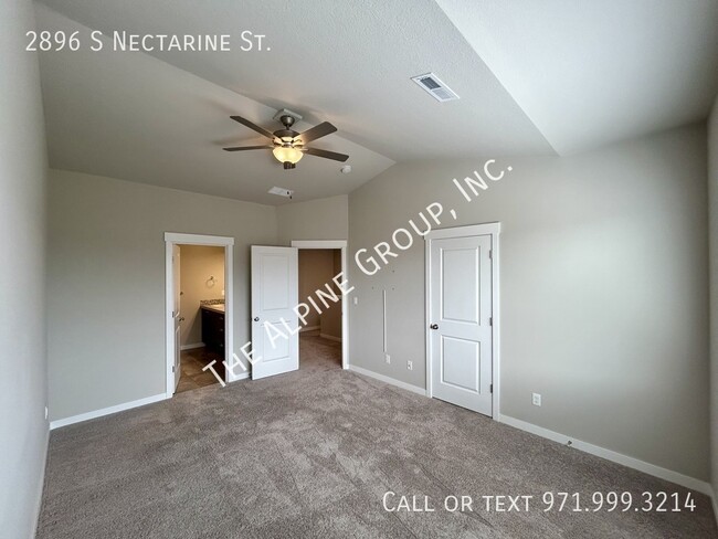 Building Photo - Cornelius Townhome - HALF OFF First Month!