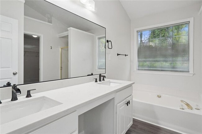 Building Photo - 3120 Northcliff Dr