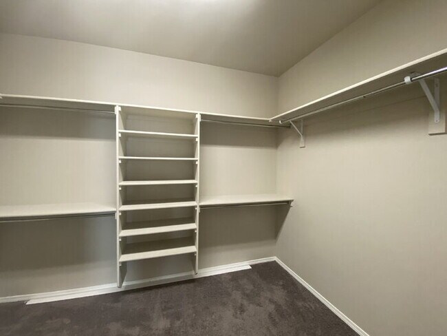 Building Photo - Single story 4BR/2Bath/Open Floor Plan/1907 Sqr Ft