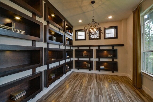 Building Photo - 5911 Vineyard Creek Ln