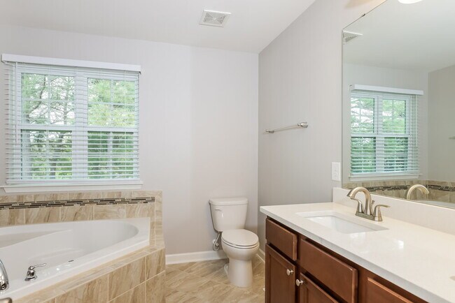 Building Photo - 1205 Heritage Links Dr