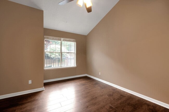 Building Photo - Charming 2BR Condo in Alpharetta