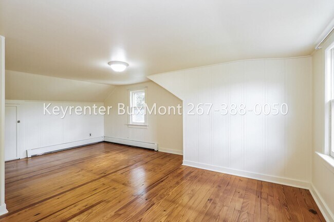 Building Photo - Charming 3-Bedroom, 2-Bath Home with Large Yard and Detached 2-Car Garage