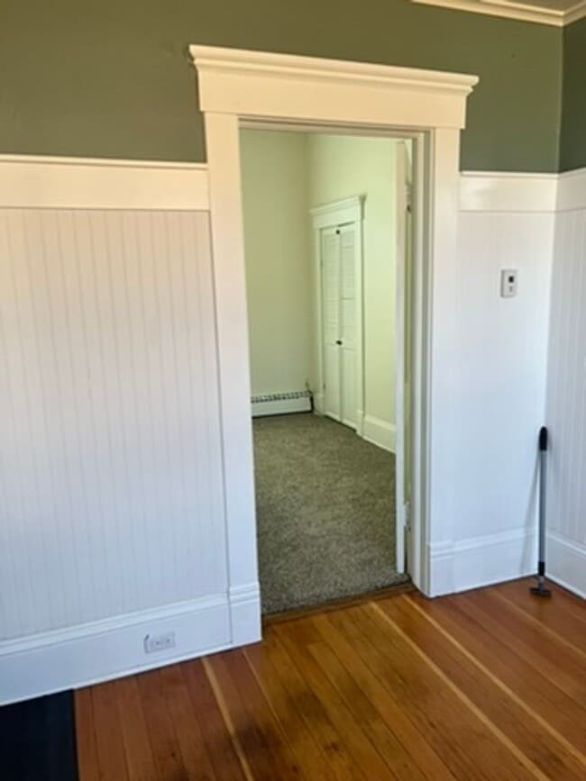 Building Photo - 3 Bed 1 Bath Single Family Home Close to H...