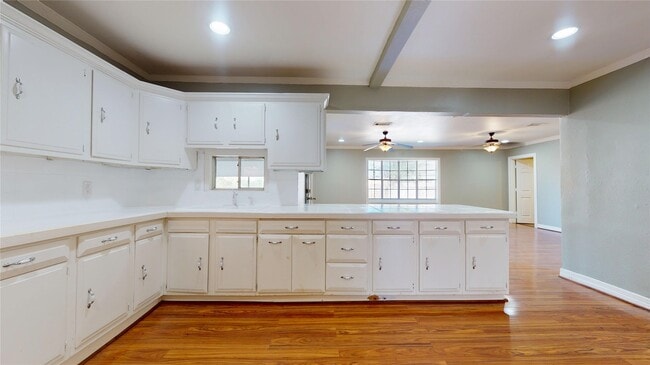 Building Photo - 317 Moody St