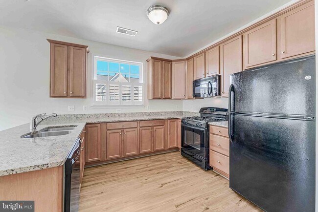 Building Photo - 42235 San Juan Terrace