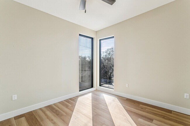 Building Photo - MOVE IN SPECIAL: FIRST 5 TENANTS GET $1000 credit towards rent and/or monthly fees!