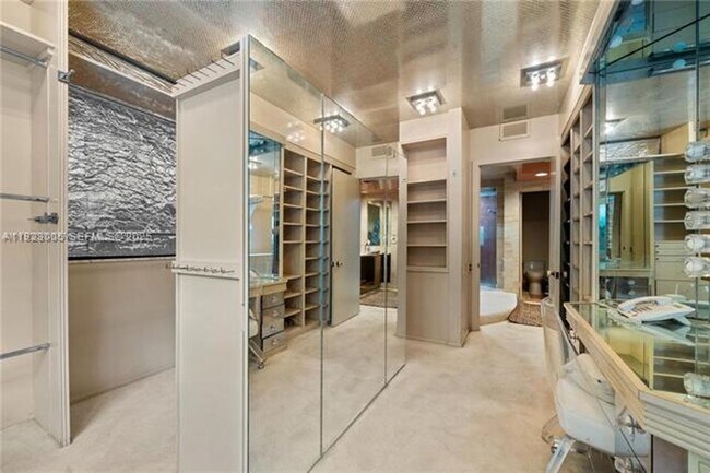 Building Photo - 11111 Biscayne Blvd