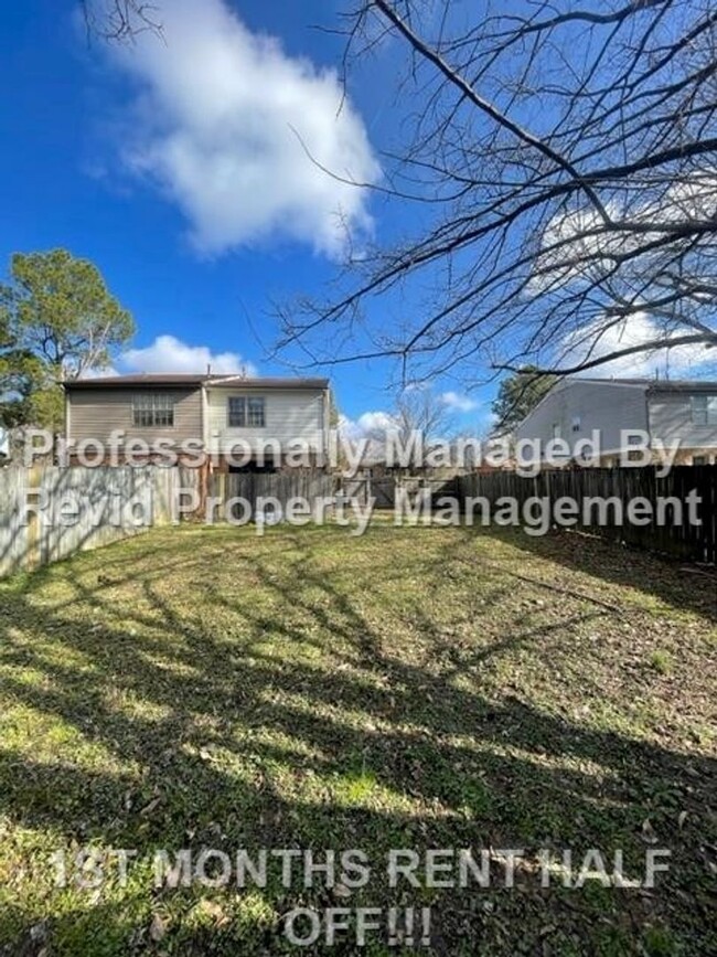 Building Photo - PORCH TREE 2977