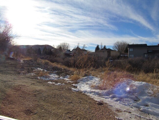 Building Photo - Nearly New 2bd/1ba Apartment w/washer/dryer included!