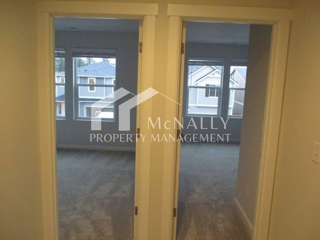 Building Photo - 3 Bedroom, 2.5 Bathroom Andasio Villiage Home in Port Orchard