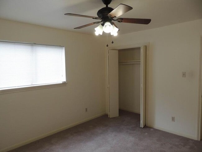 Building Photo - 8870 Kempwood Dr