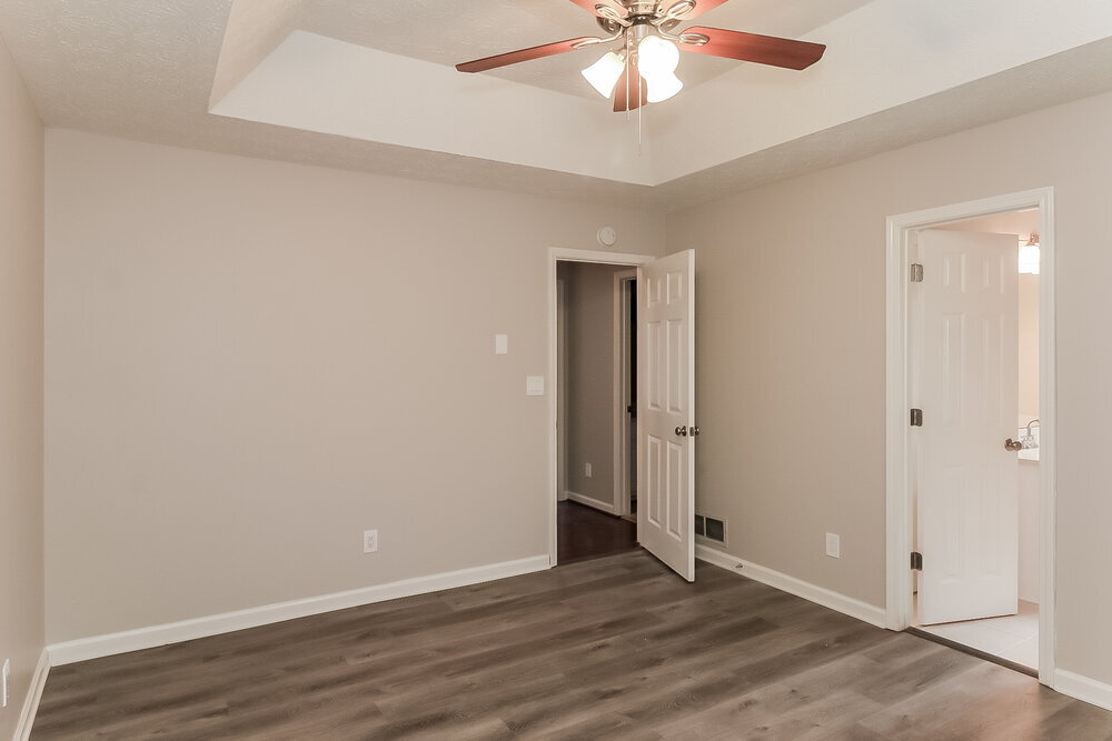 Building Photo - 691 River Valley Dr