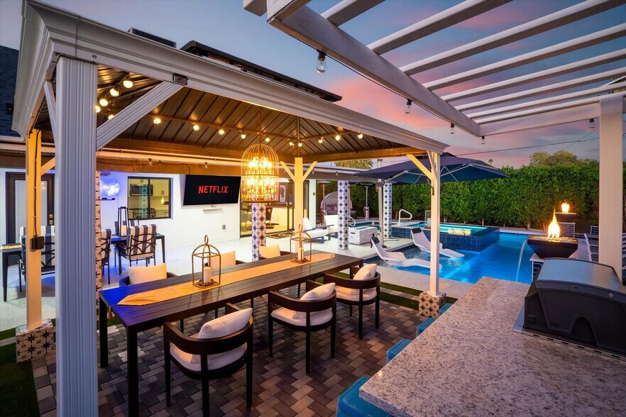 Building Photo - 8543 E Valley Vista Dr