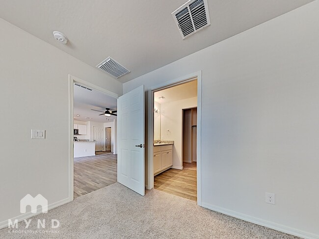 Building Photo - 1026 W Carnoustie Ct
