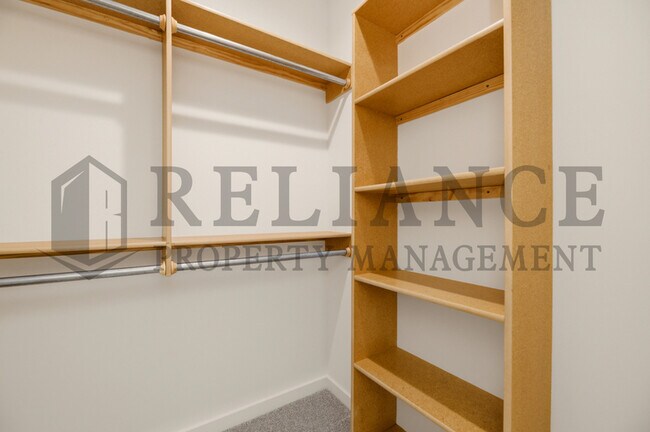 Building Photo - 5259 N Pinecrest Ct