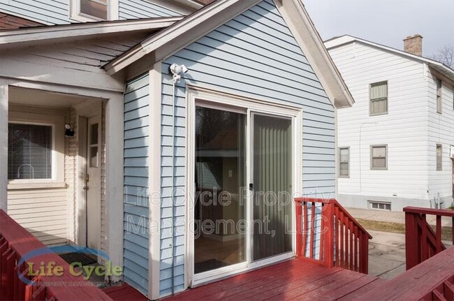 Building Photo - 138 Travis St NE