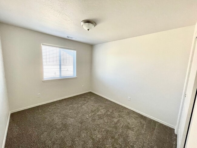 Guest Room 2 - 4245 Cove West Dr