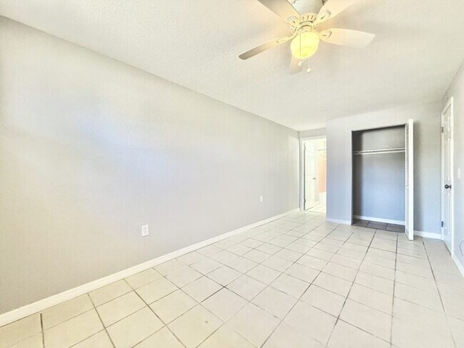 Building Photo - 3403 Palm Dr