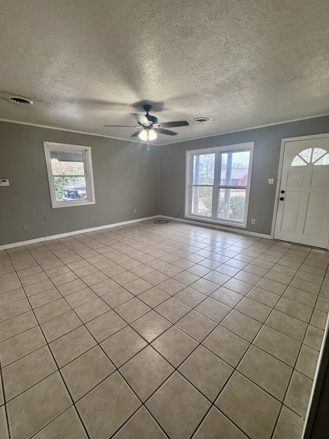 Building Photo - 465 N Broadway St