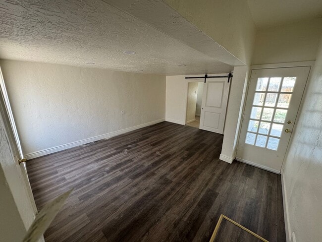 Building Photo - Beautiful Santa Fe Style home!