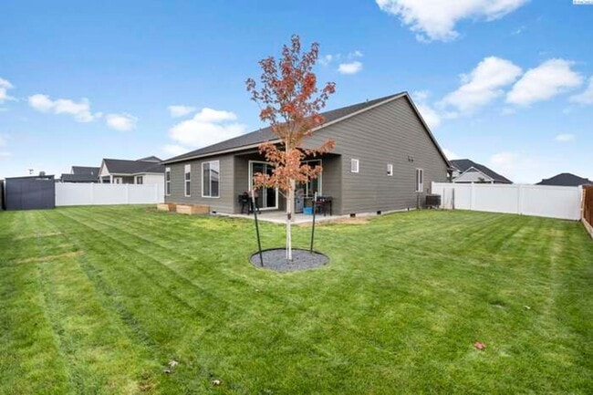 Building Photo - 308 Ruby Ave