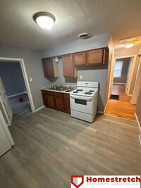 Building Photo - Spacious Three Bedroom Home!