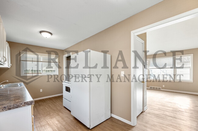 Building Photo - 2118 E 1st St N