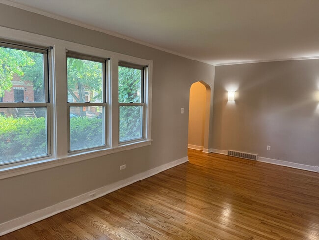 Building Photo - 2138 W McLean Ave