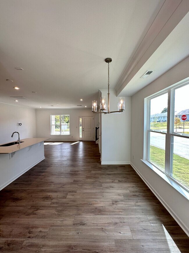 Building Photo - 2BR/3BA End Unit Townhome in Pringle Towns