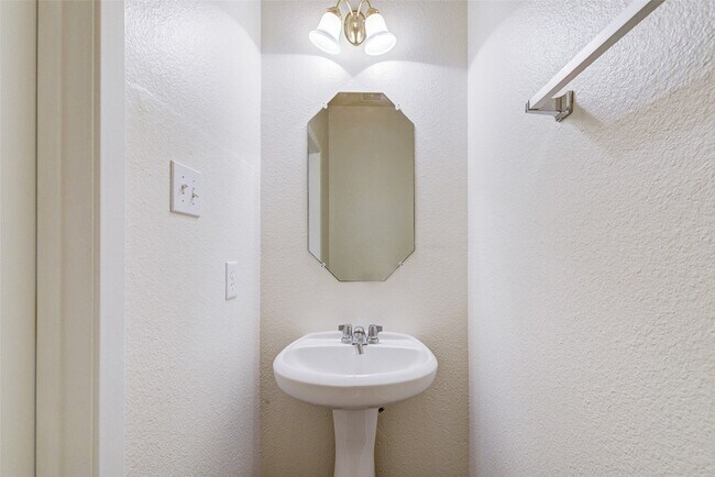 Building Photo - 3930 Mossy Pl Ln