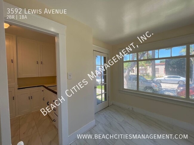 Building Photo - 3592 Lewis Ave