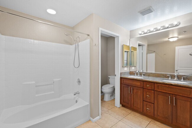 Building Photo - Beautiful 3 BD/2.5 BA, 2 Car Garage, Townh...