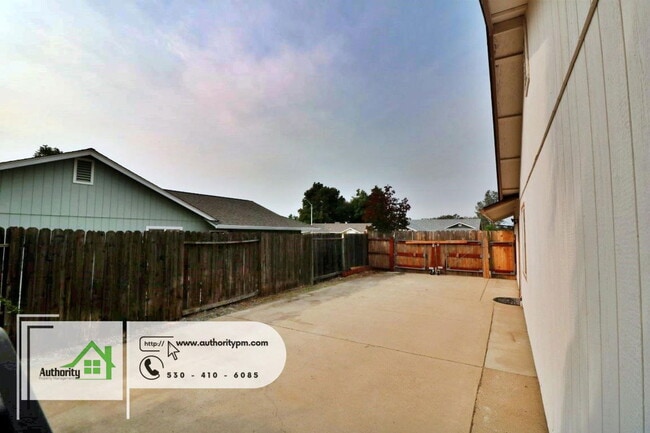 Building Photo - 2875 Tropicana Ct