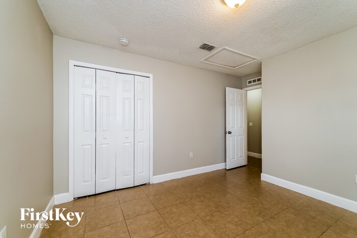 Building Photo - 129 Aurora Ln