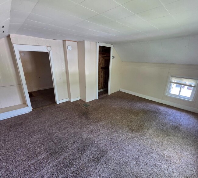 Building Photo - 29 E Vanscoter St