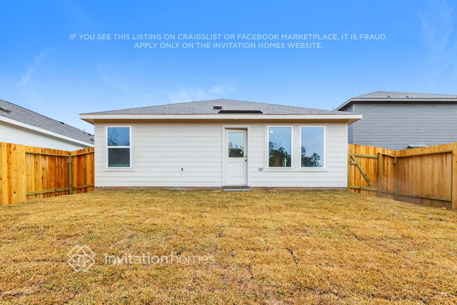 Building Photo - 15250 Abella Dr