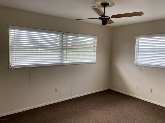 Building Photo - 466 Gateway Dr