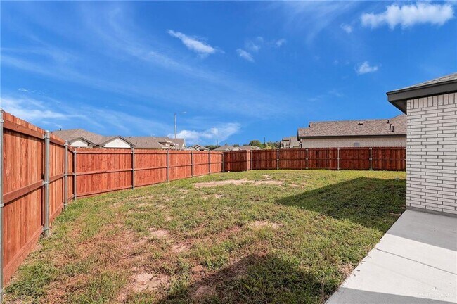 Building Photo - 2600 N Day Lily Ave