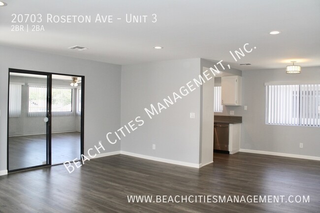 Building Photo - Completely Remodeled Townhouse in Lakewood...